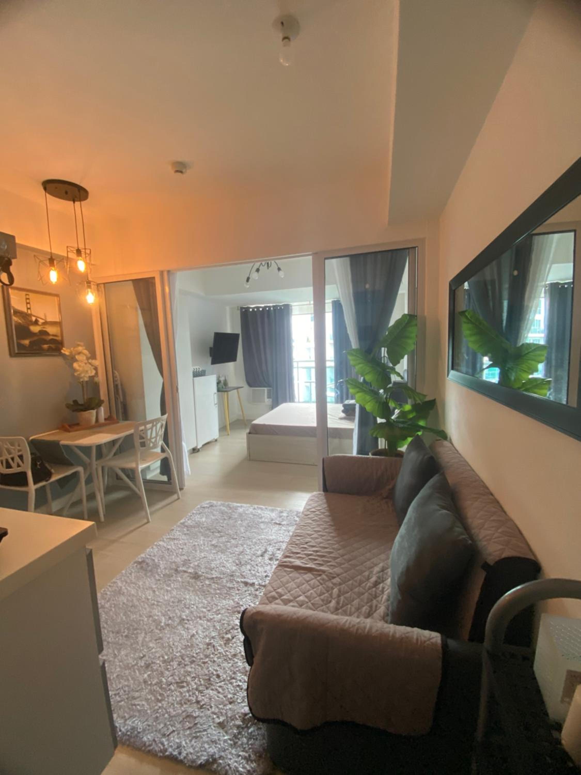 Condo Azure Staycation in Paranaque Beach View view 5