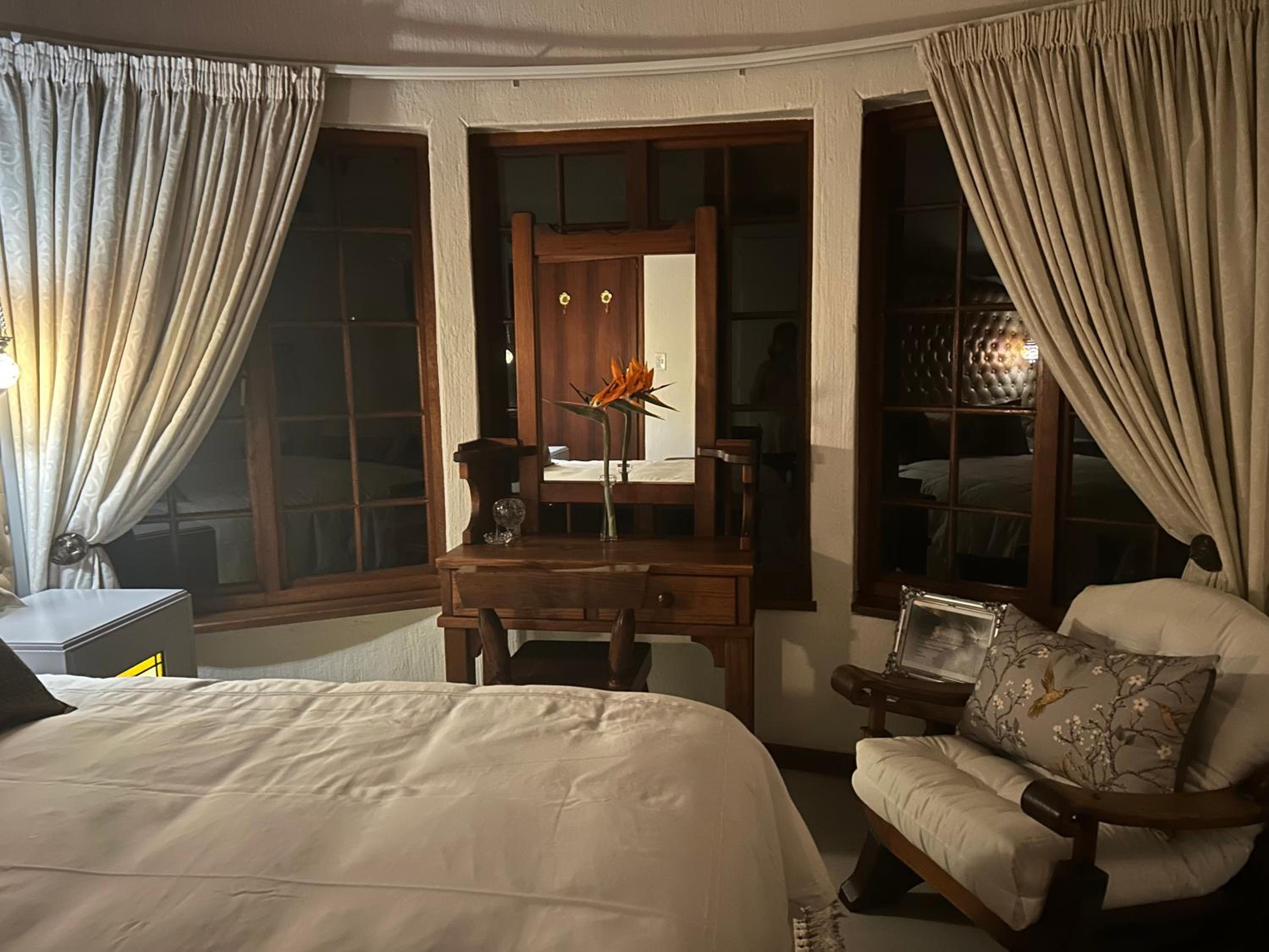 Oak Tree Lodge, Beaulieu, Kyalami view 4