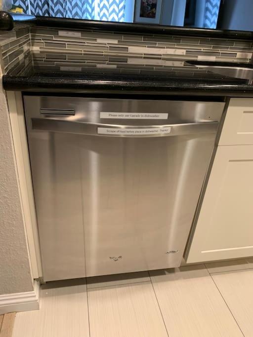 Orange County/Anaheim Vacations - MAGICAL Xcape, POOLS-SPA, WALK 2 DISNEY, CENTRAL AC-HEAT, FULLY EQUIPPED, 2 FREE PARKING SPACES, OWNER MGMT - Property Image 5