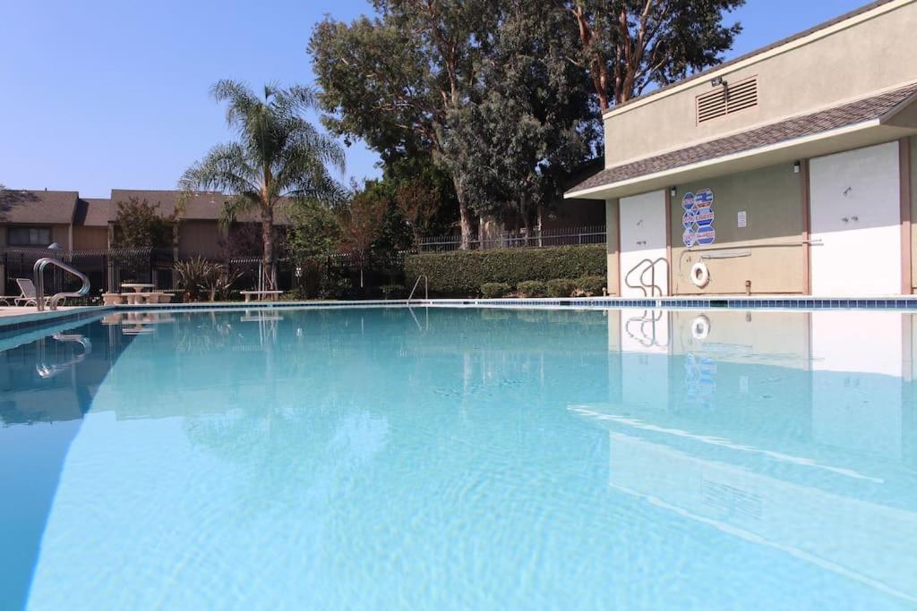 Orange County/Anaheim Vacations - MAGICAL Xcape, POOLS-SPA, WALK 2 DISNEY, CENTRAL AC-HEAT, FULLY EQUIPPED, 2 FREE PARKING SPACES, OWNER MGMT - Property Image 33