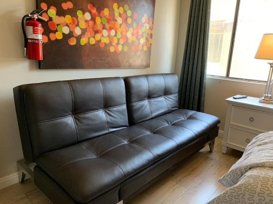 Orange County/Anaheim Vacations - MAGICAL Xcape, POOLS-SPA, WALK 2 DISNEY, CENTRAL AC-HEAT, FULLY EQUIPPED, 2 FREE PARKING SPACES, OWNER MGMT - Property Image 19