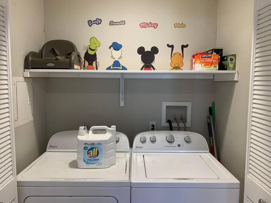Orange County/Anaheim Vacations - MAGICAL Xcape, POOLS-SPA, WALK 2 DISNEY, CENTRAL AC-HEAT, FULLY EQUIPPED, 2 FREE PARKING SPACES, OWNER MGMT - Property Image 15