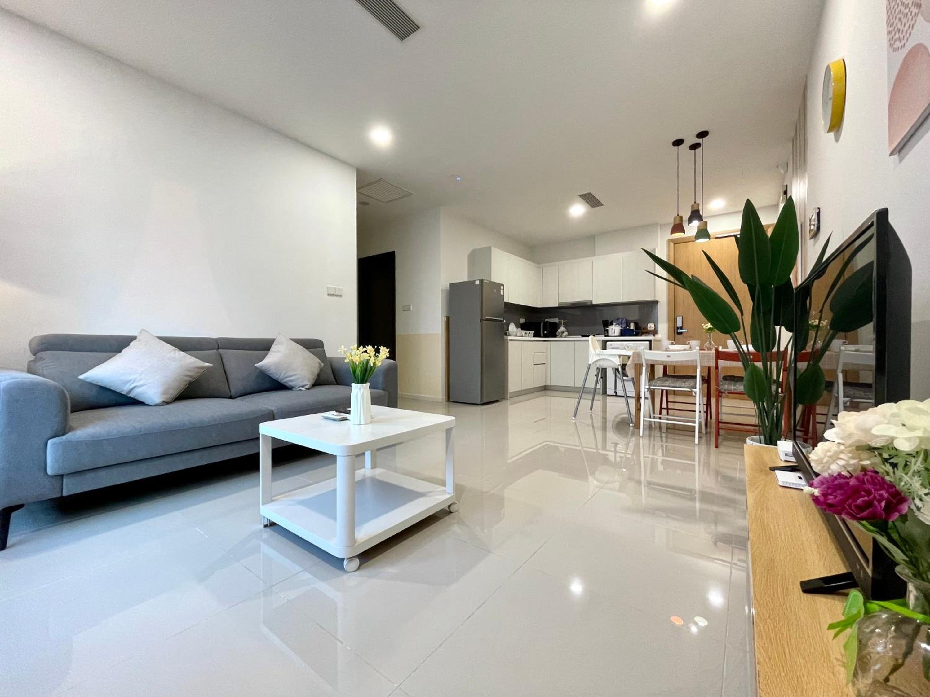 Luxe Suasana with Hot Tub by YoHome Homestay