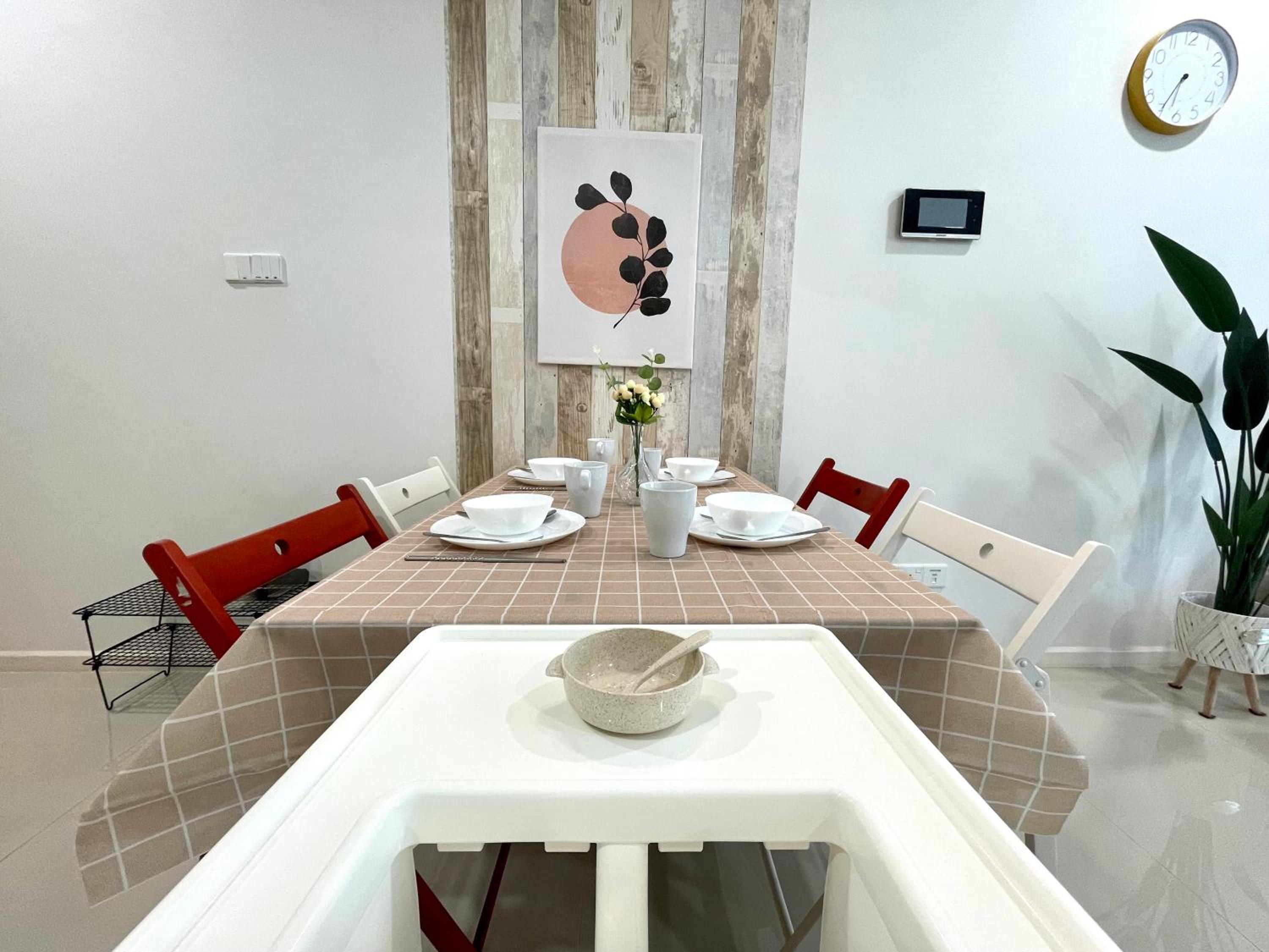 Luxe Suasana with Hot Tub by YoHome Homestay