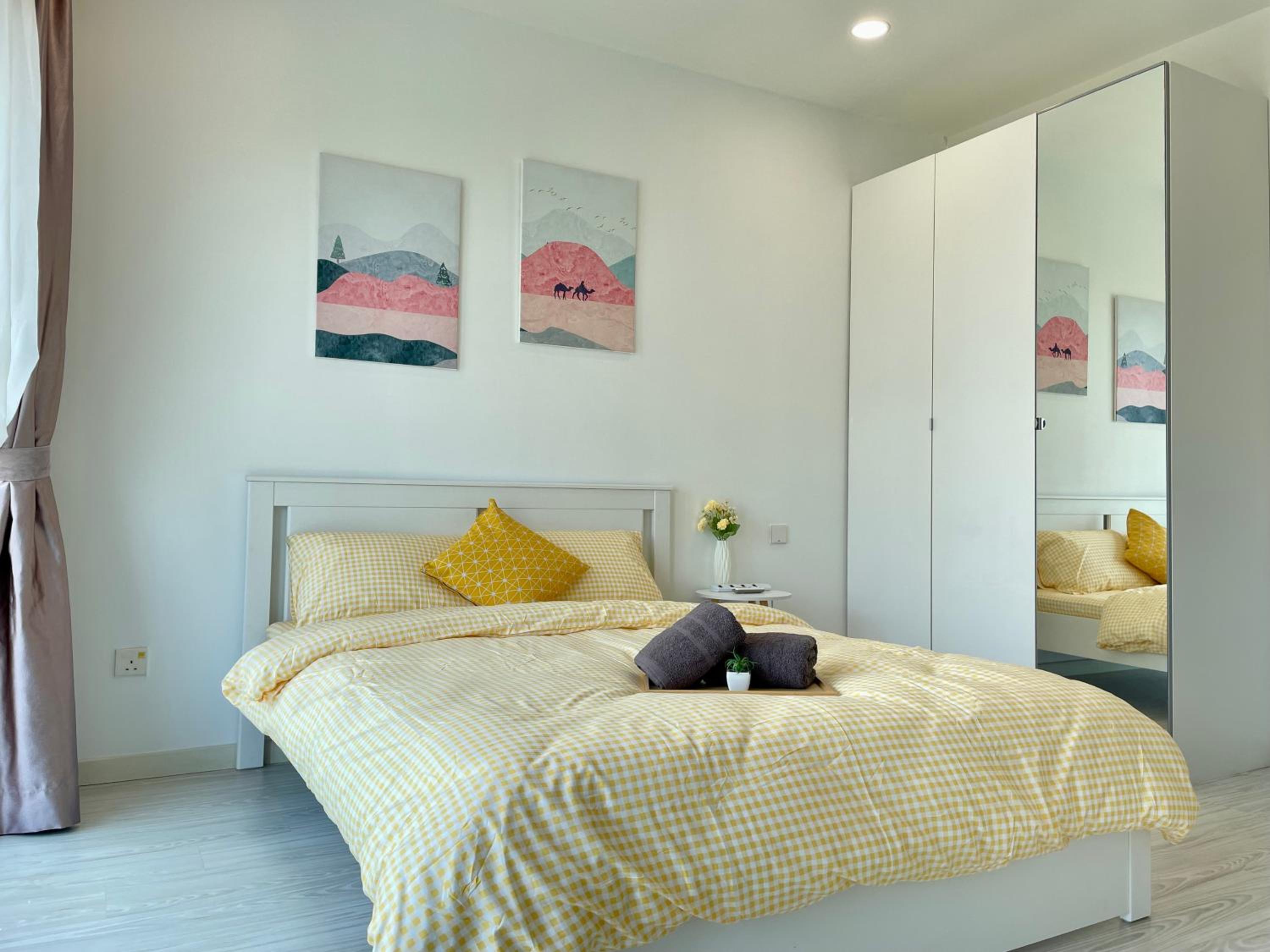 Luxe Suasana with Hot Tub by YoHome Homestay