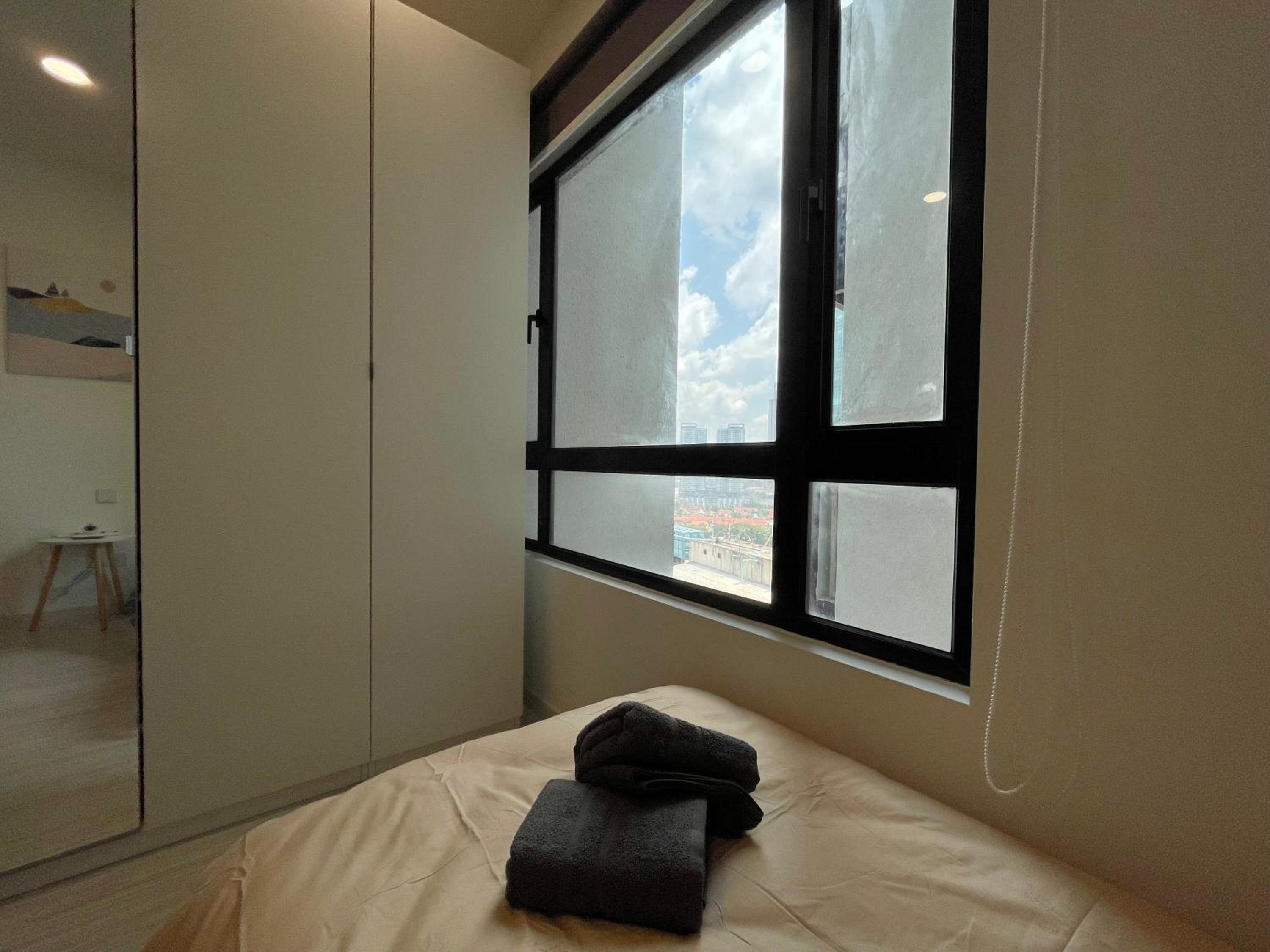Luxe Suasana with Hot Tub by YoHome Homestay