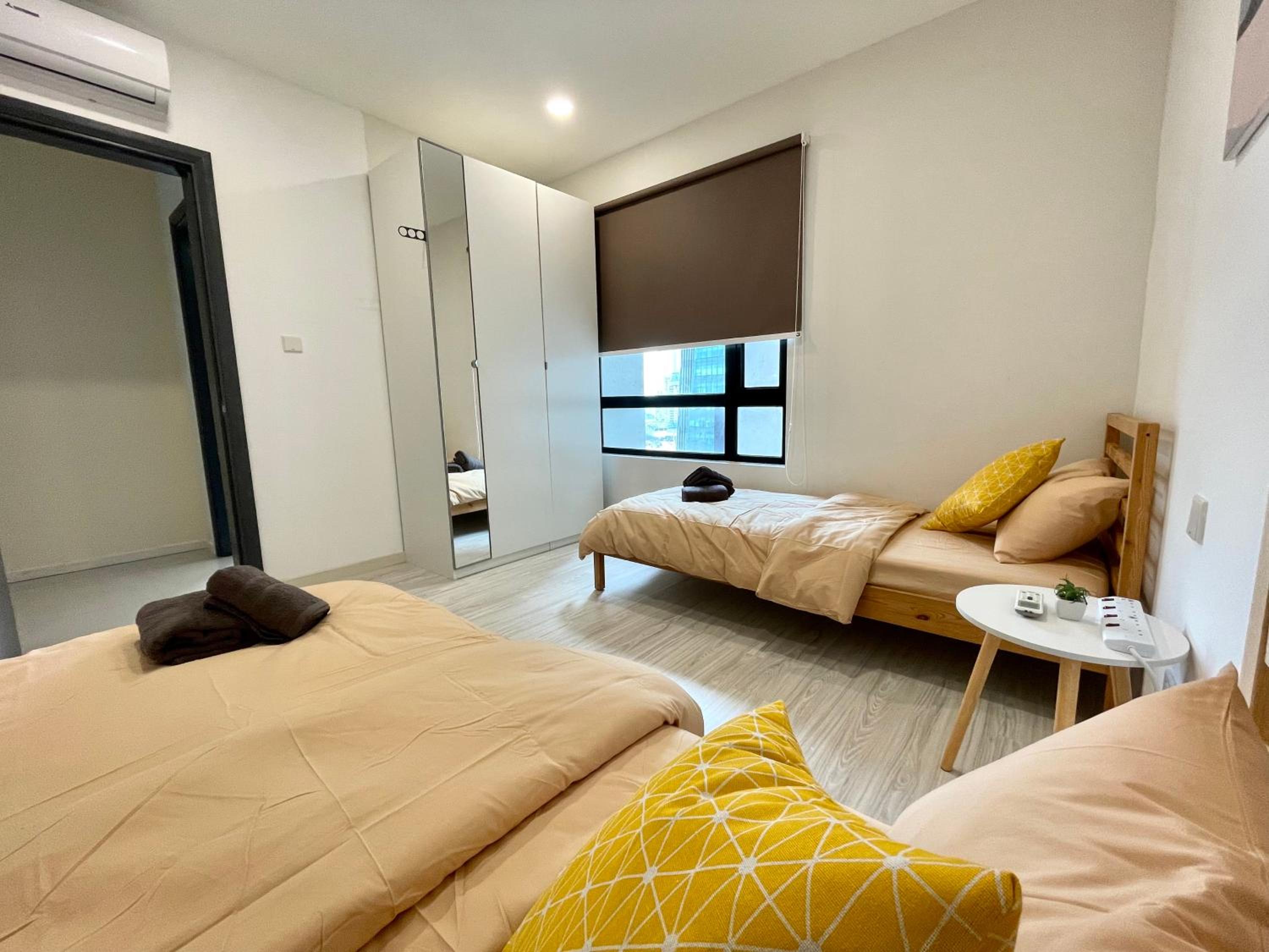Luxe Suasana with Hot Tub by YoHome Homestay