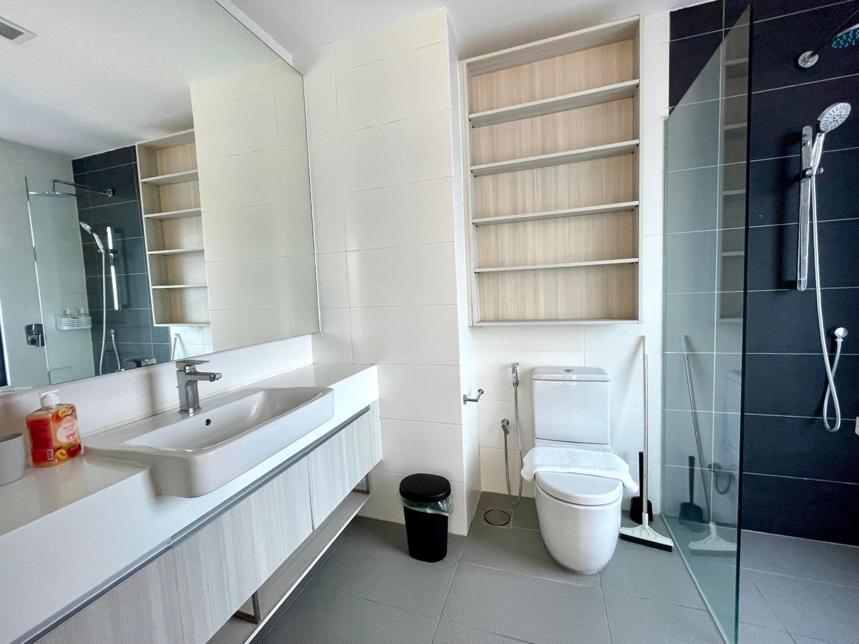Luxe Suasana with Hot Tub by YoHome Homestay