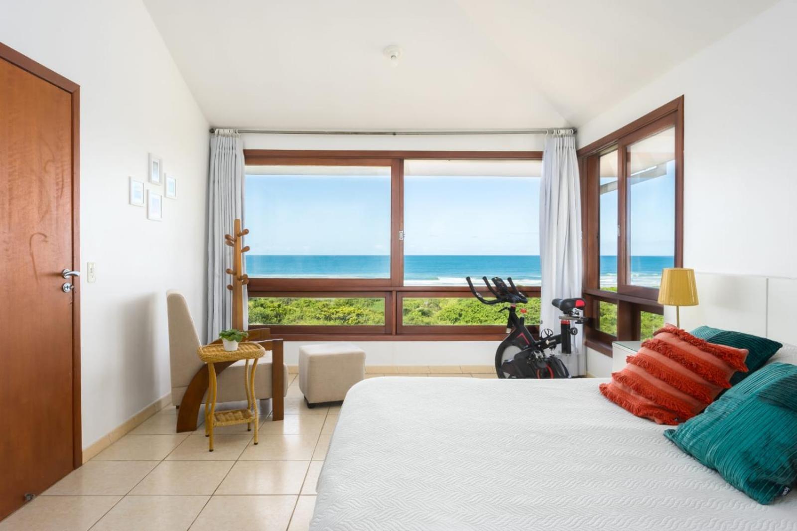 Casa com piscina frente ao mar Praia do Santinho
