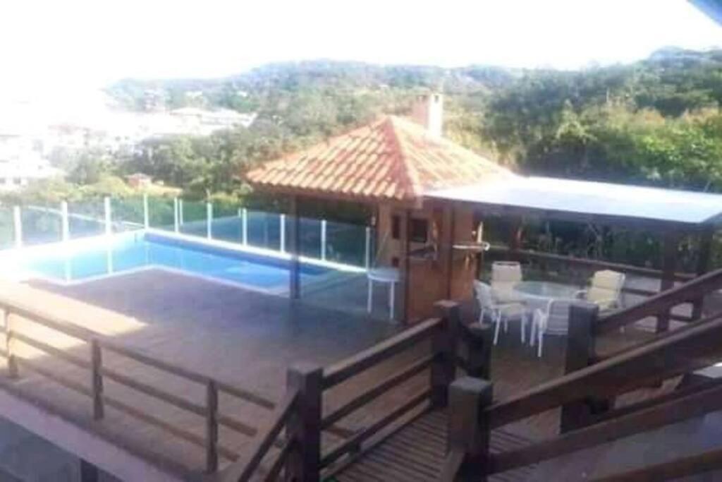 Casa Independente com 7 suítes p até 20 pessoas