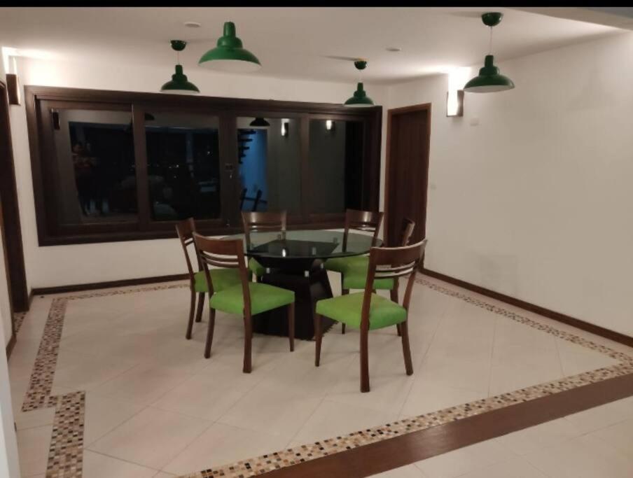 Casa Independente com 7 suítes p até 20 pessoas