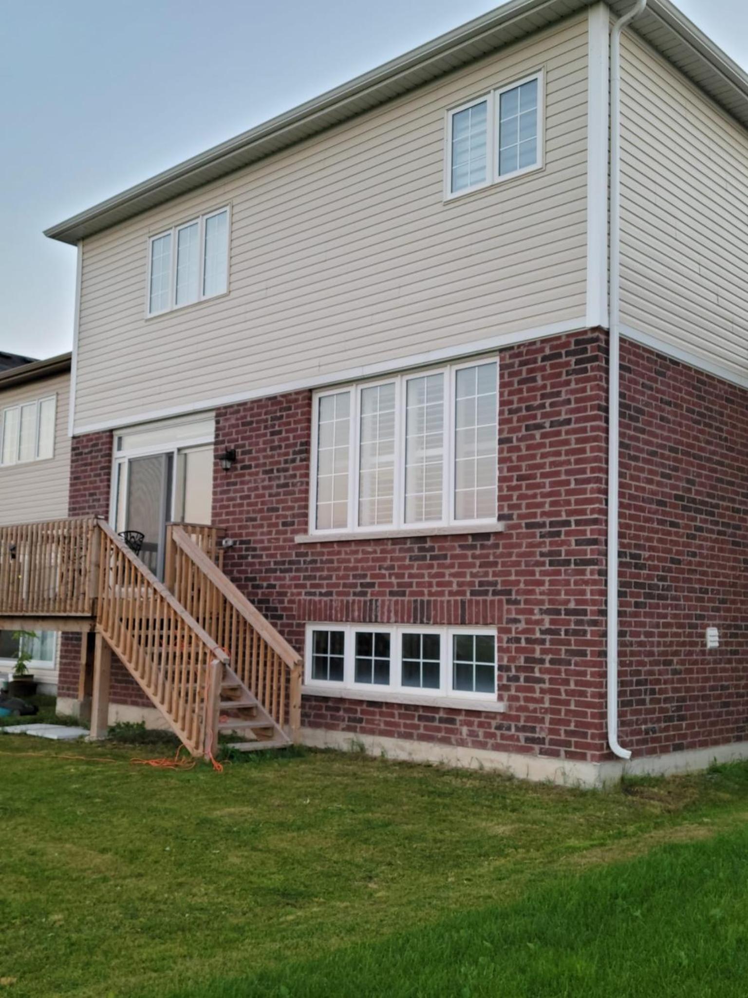 Niagara- Beautiful cozy Sunfilled big complete house minutes drive from Falls
