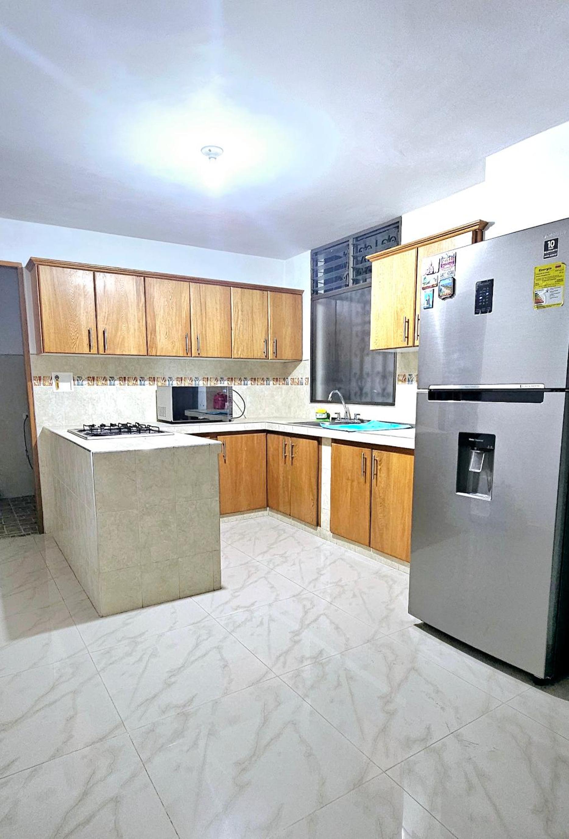 Habitacion cama sencilla baño de uso exclusivo