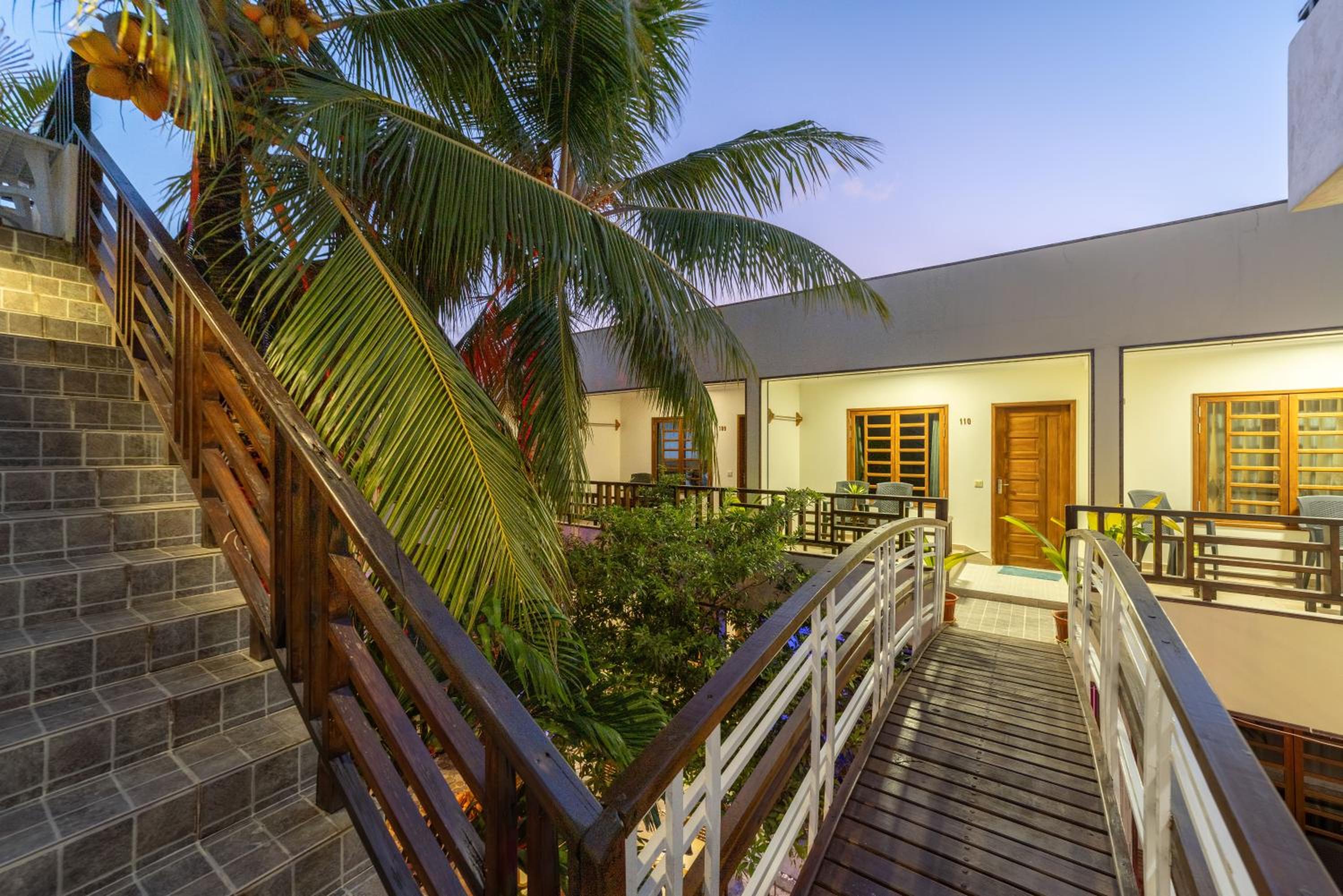 Kamadhoo Inn view 5