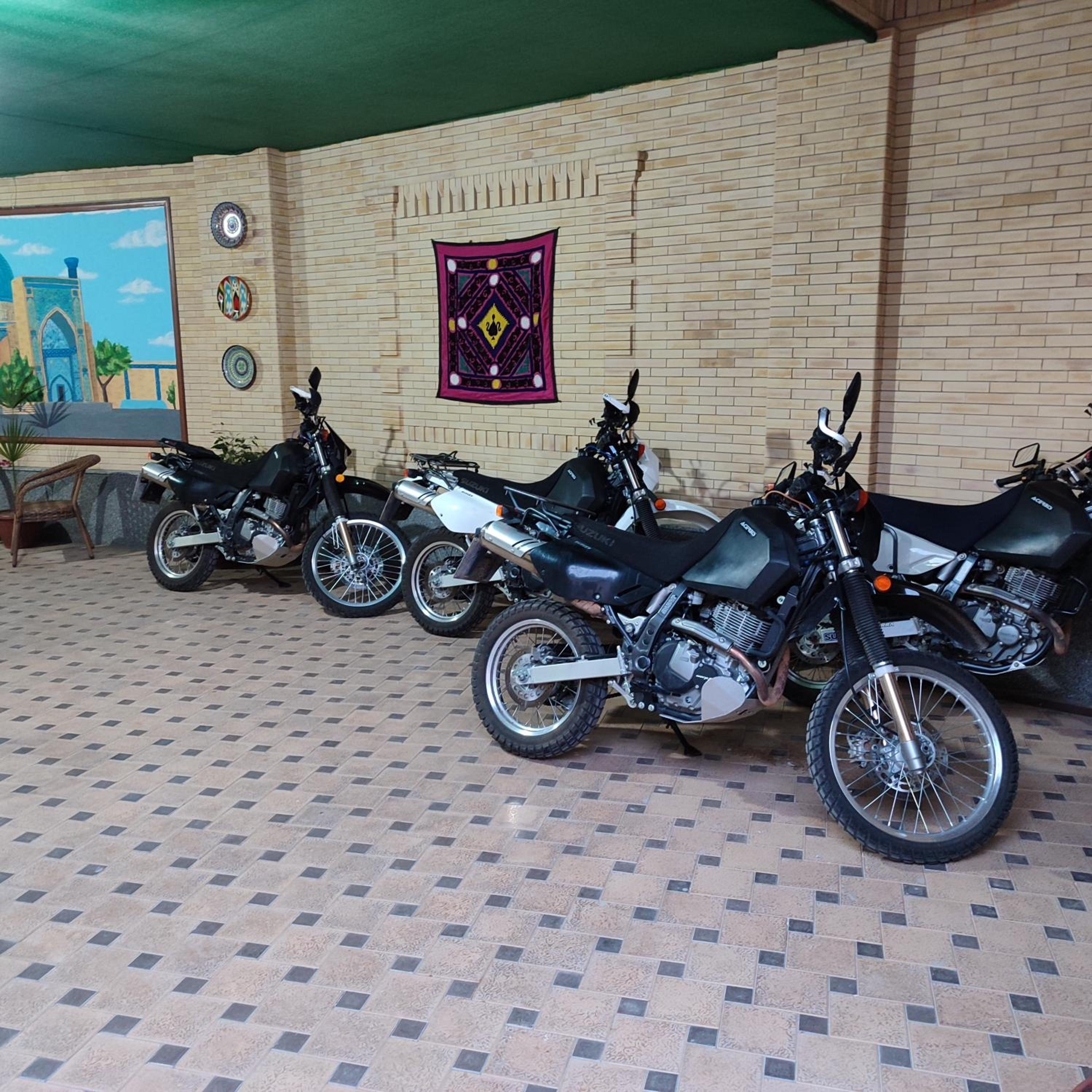 HOTEL MEHRIBON view 3