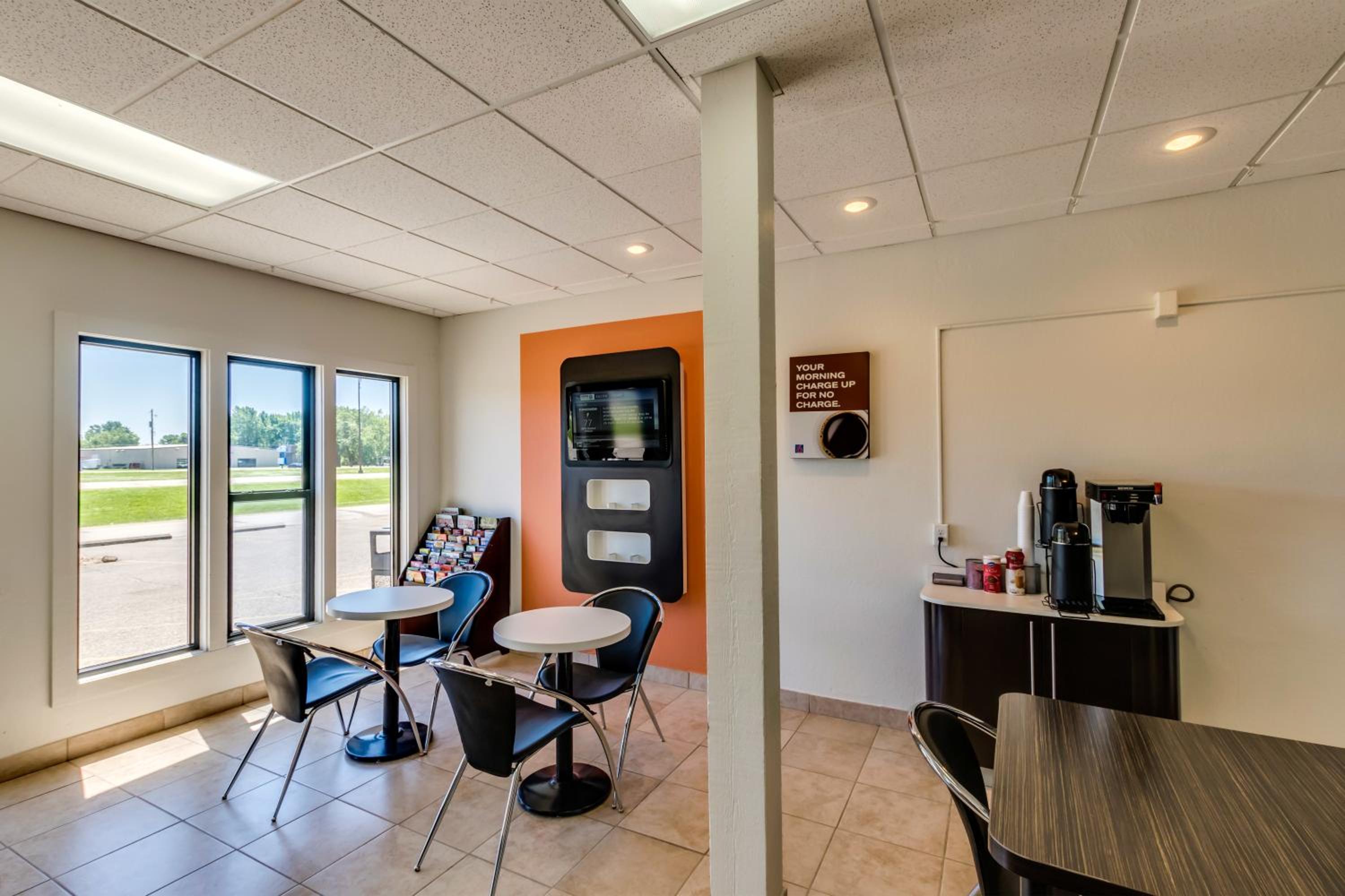 Motel 6-Albert Lea, MN