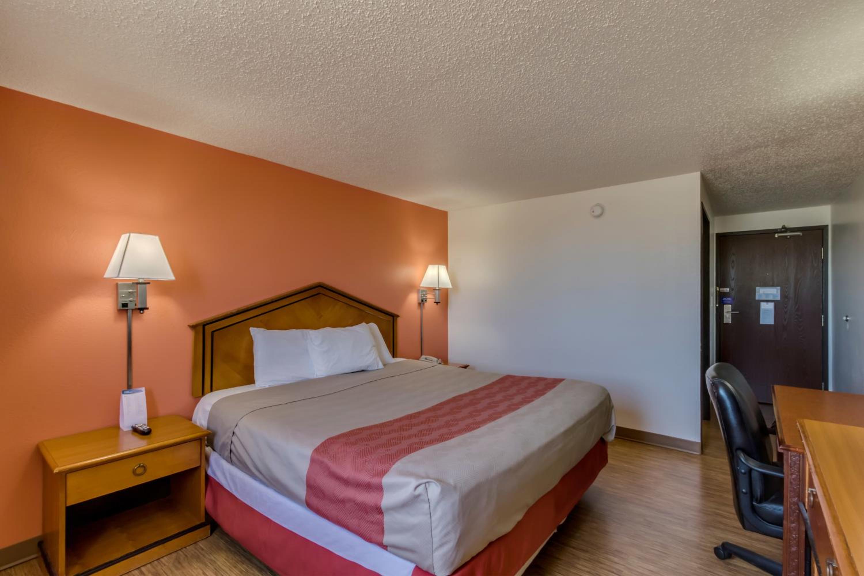 Motel 6-Albert Lea, MN