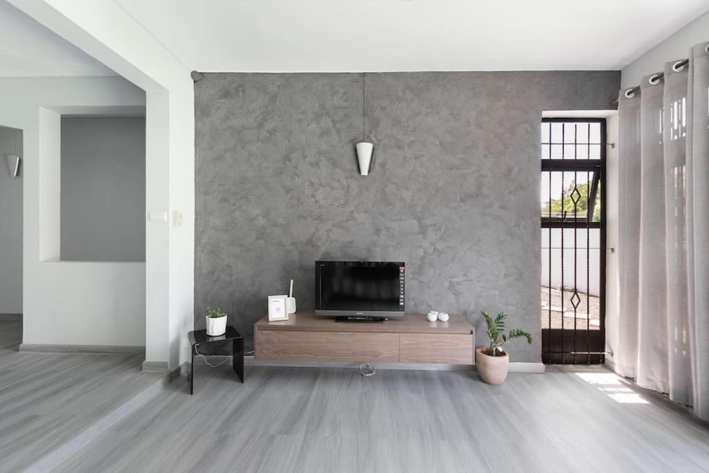 Spacious and Cosy Coastal Retreat view 4