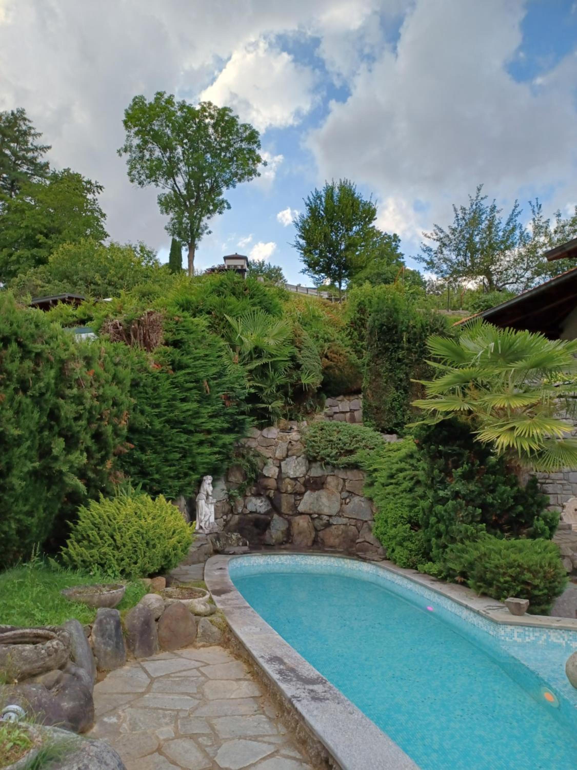 Penthouse in the green with private pool and garden