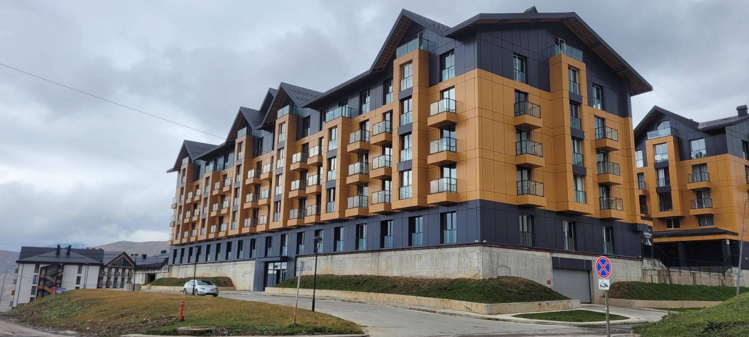 New and Modern Duplex appt in New Gudauri with mountain view view 2