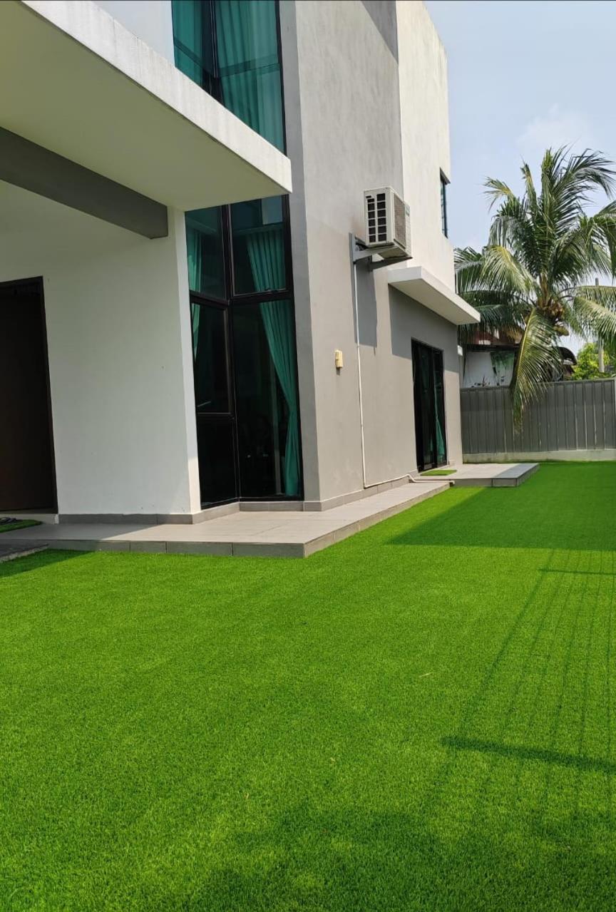 Five BEDROOMS RESIDENTIAL HOME WITH FREE WIFI photo 4