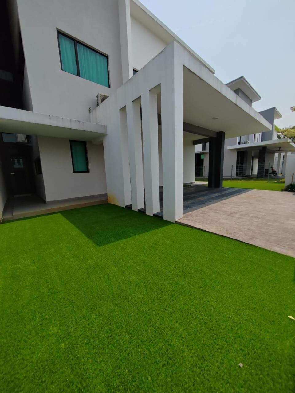 Five BEDROOMS RESIDENTIAL HOME WITH FREE WIFI view 2