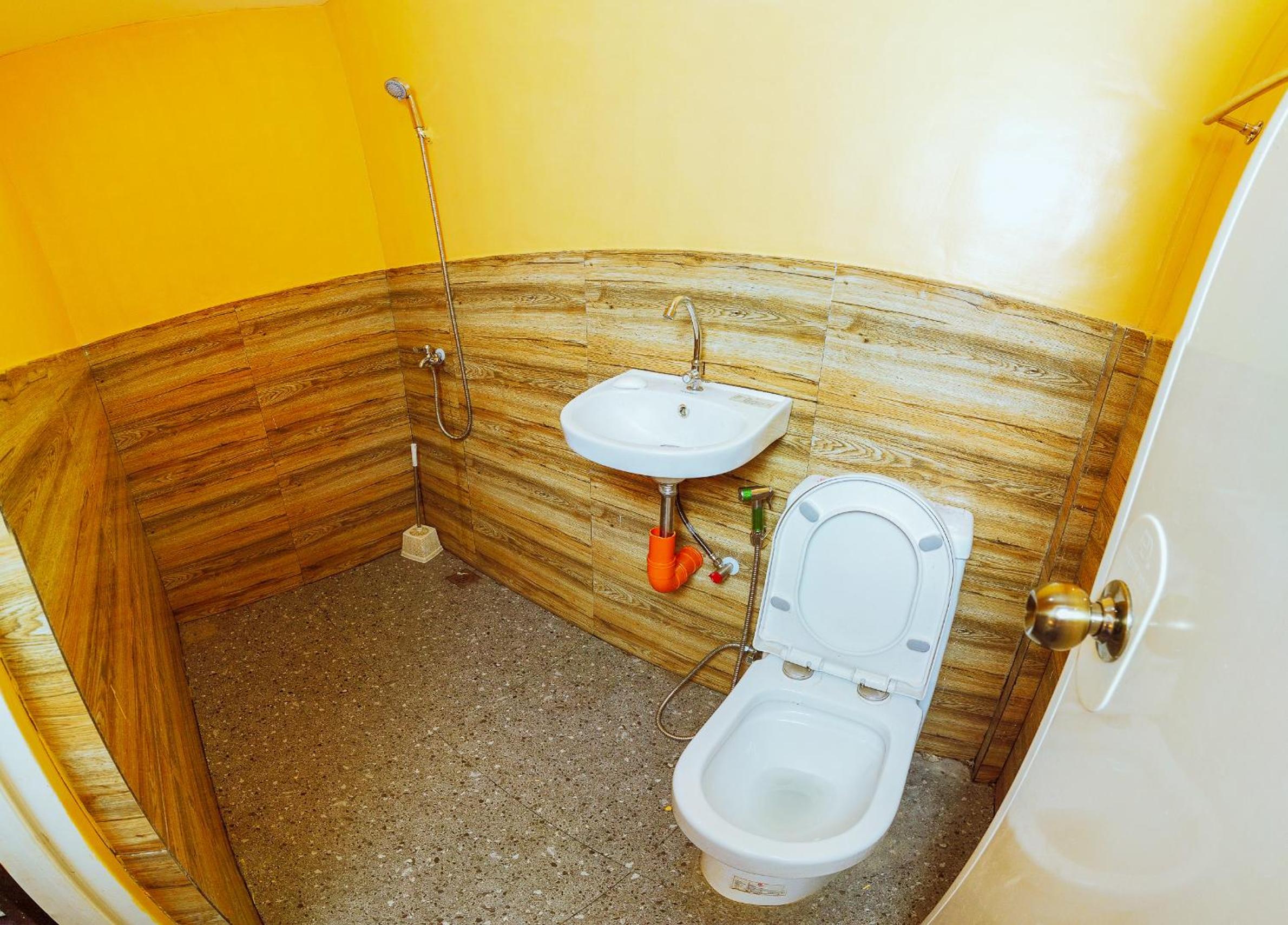Adventourist Inn Coron