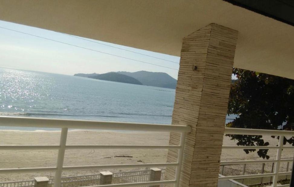 Pe na areia
