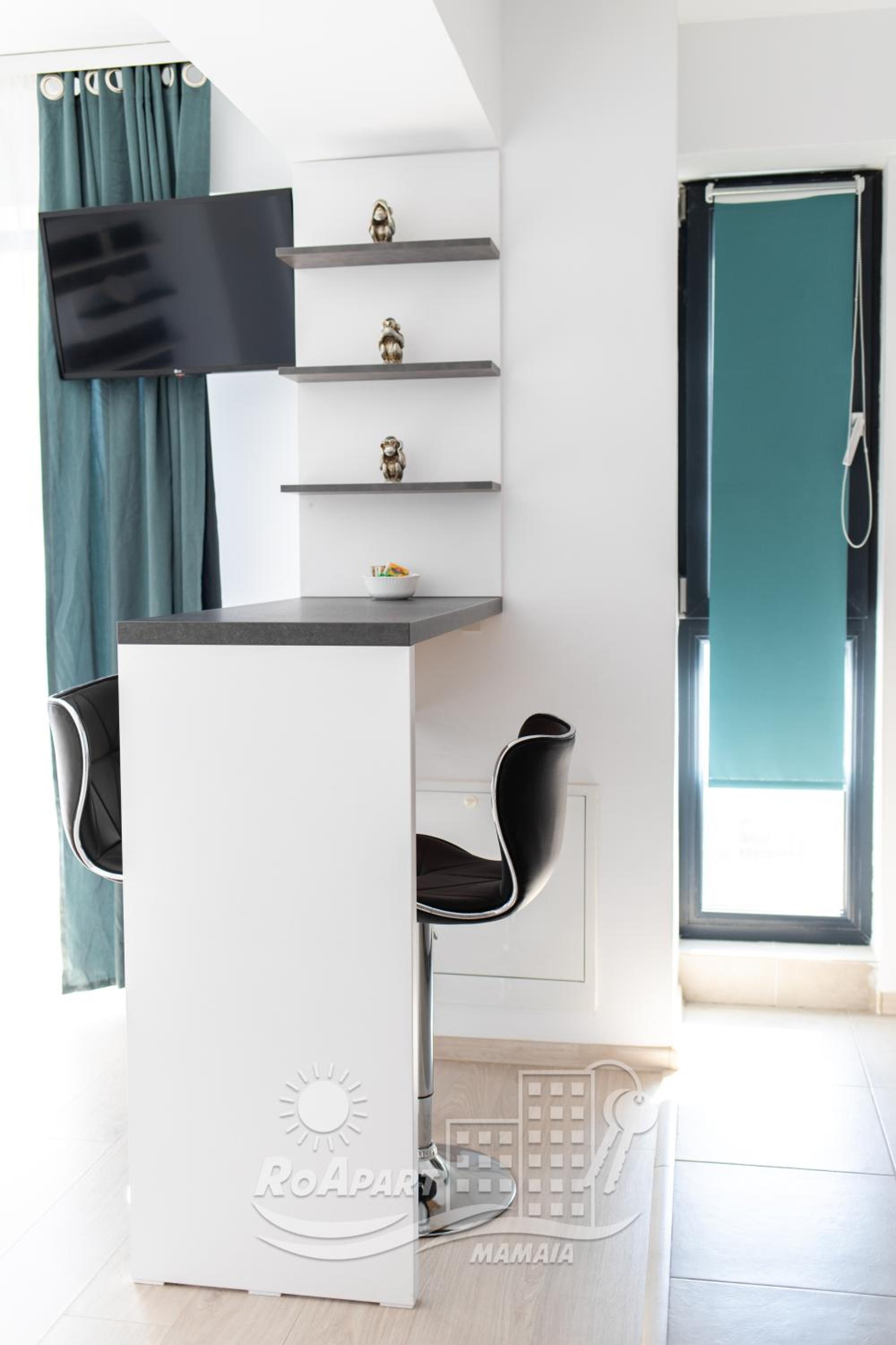 RoApart Riva Lake Studiouri si Apartamente 2-3 camere cu vedere lac -parcare privata view 3