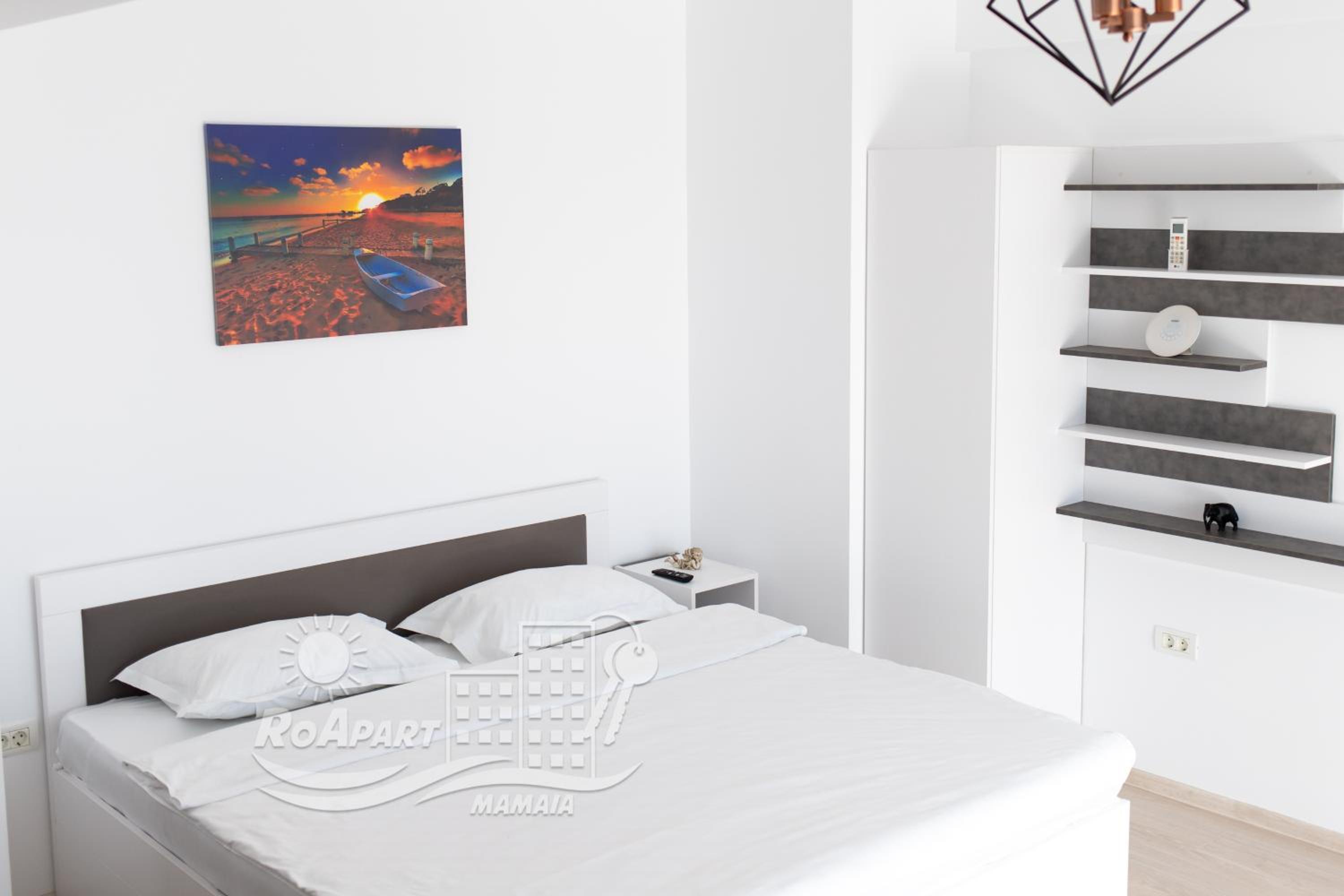 RoApart Riva Lake Studiouri si Apartamente 2-3 camere cu vedere lac -parcare privata view 4