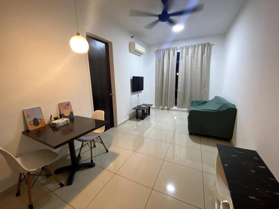 The Stay Guest House @ Kenwingston Residence photo 1