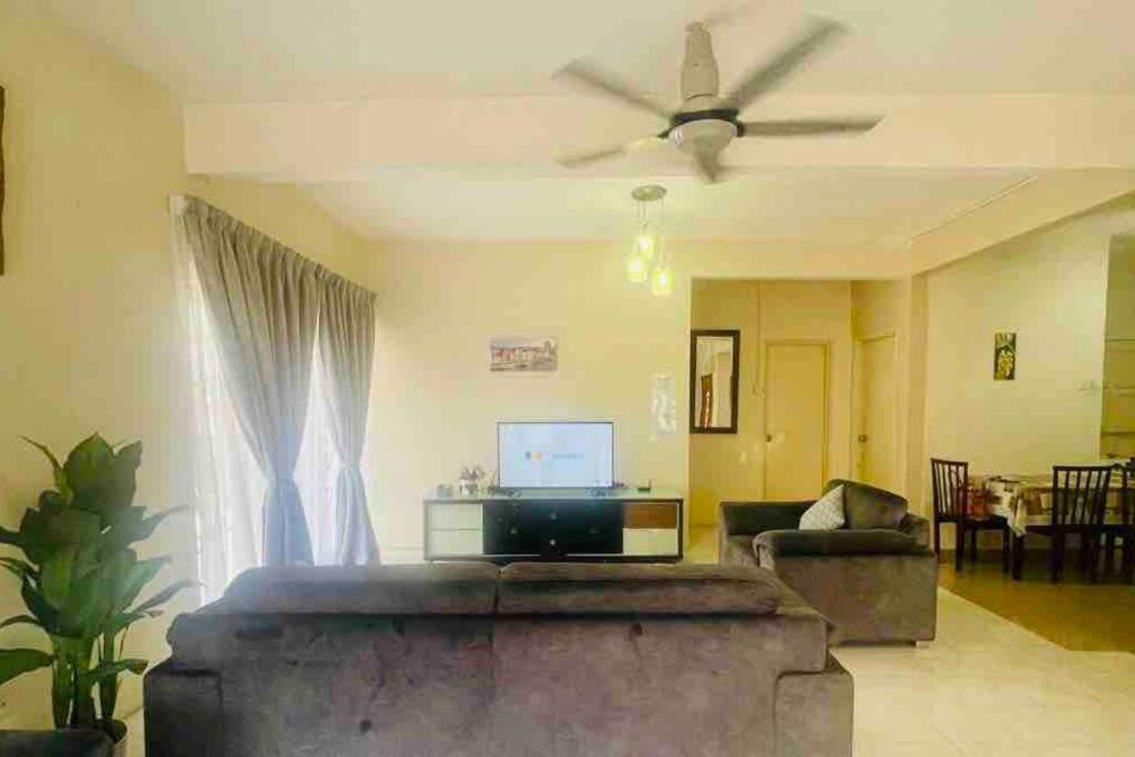 Landed 3BR near Bangi Wonderland - Wi-Fi, Netflix photo 1