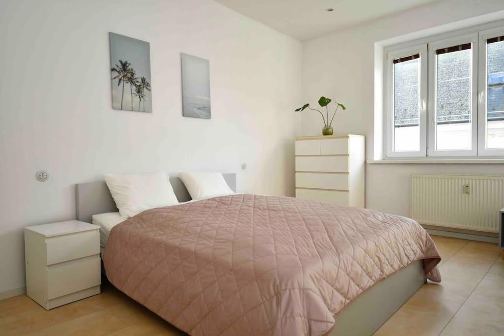 Cozy 2BR in heart of old town view 3