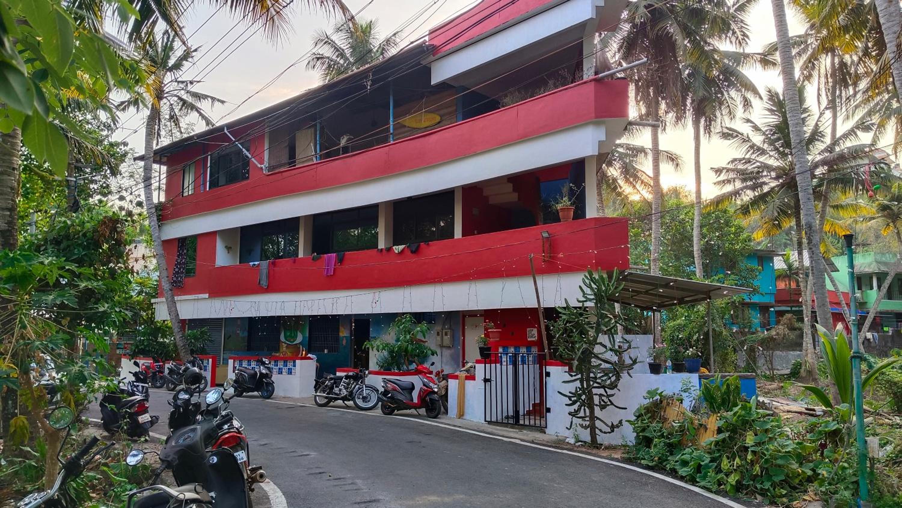 Abhi's cafe avaduthura kovalam