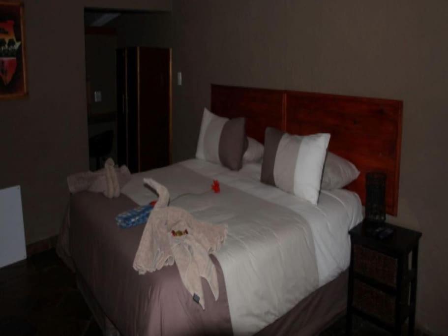 Emahlathini Guest Farm