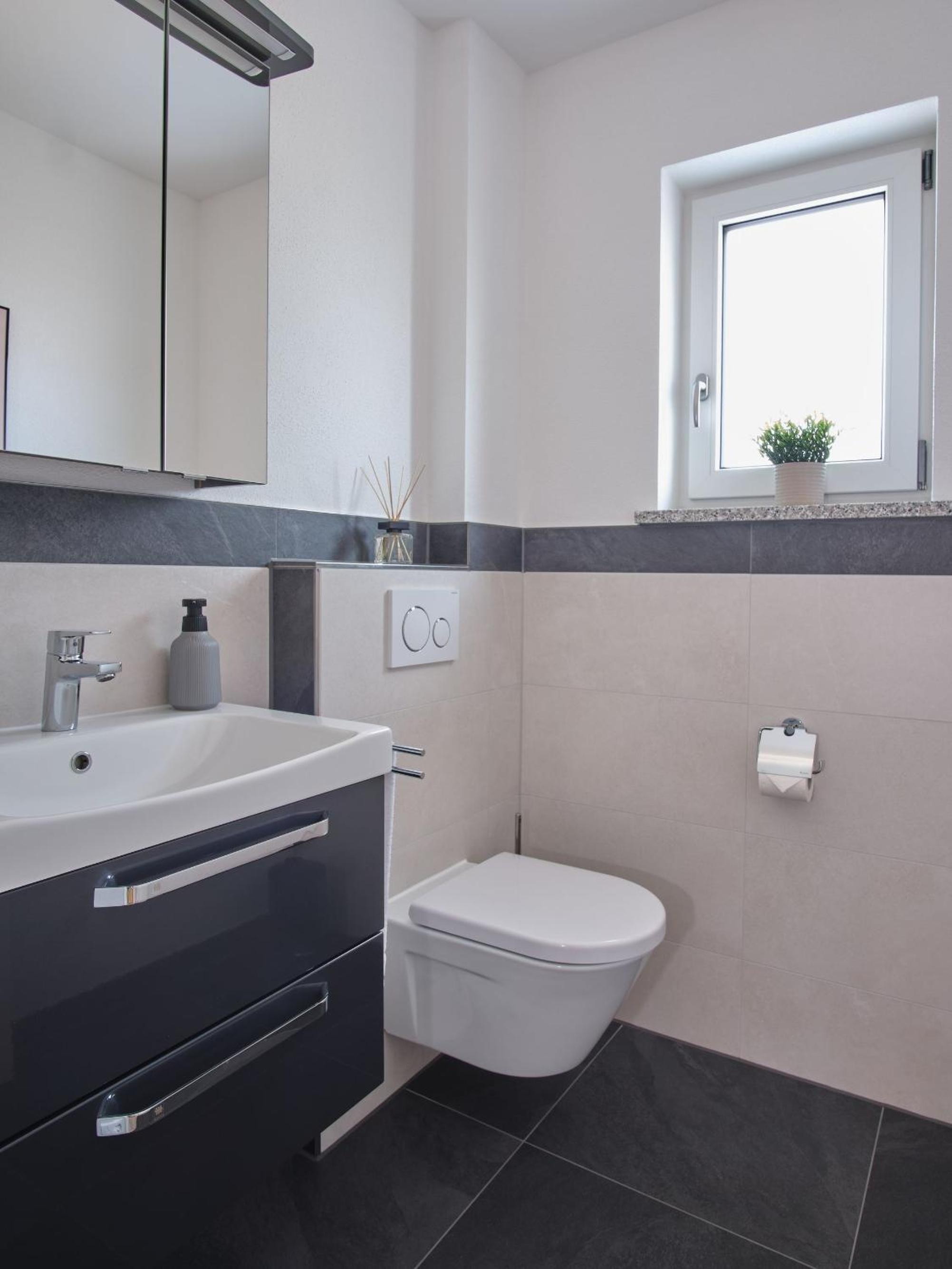 NXT LIV I Kliniknah I 120qm mit Balkon I Nah zu Seen & Berge