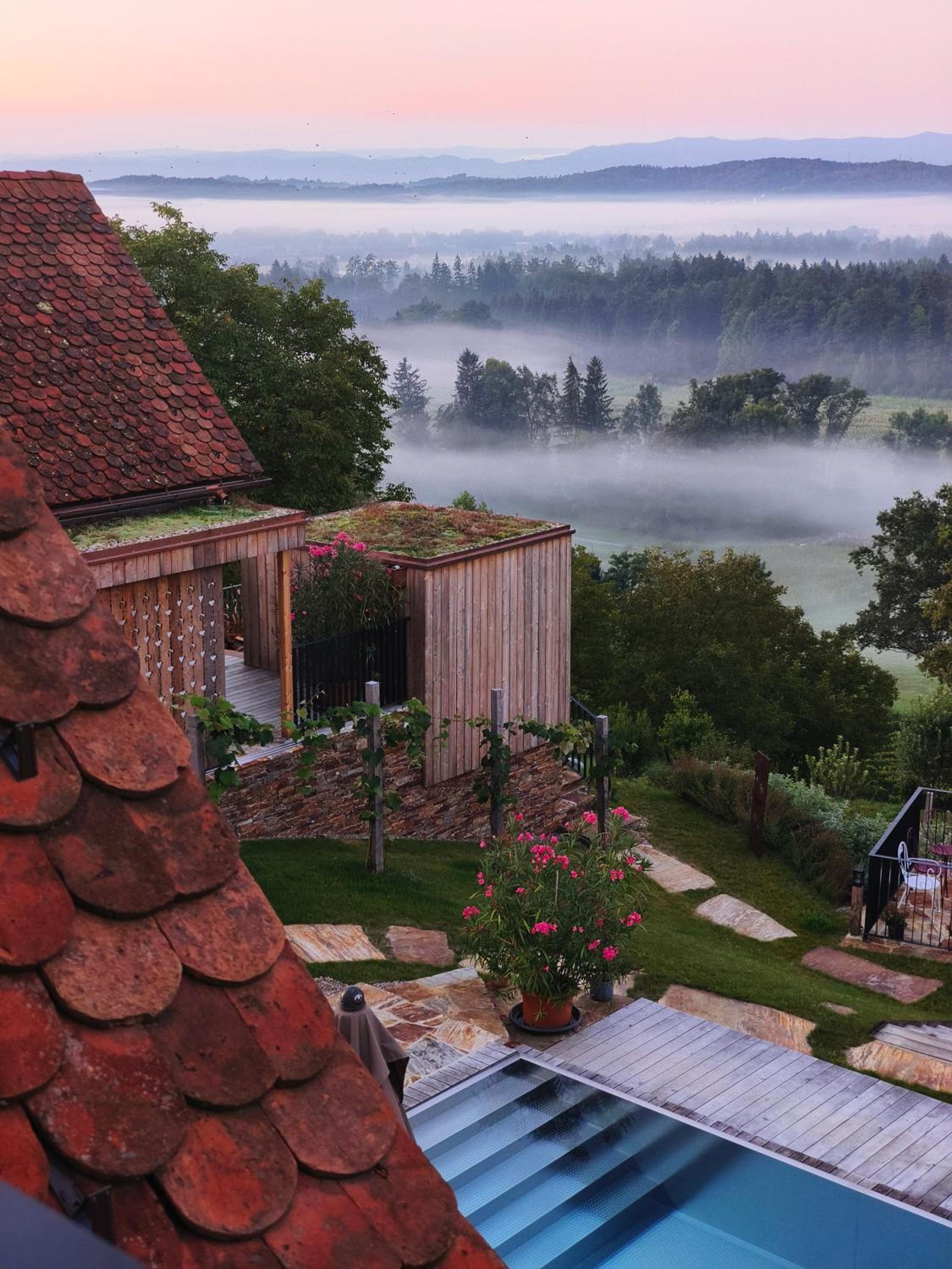 Am Wildbachberg - Luxus Ferienhäuser mit Infinitypool, Privatsauna und Weinkeller