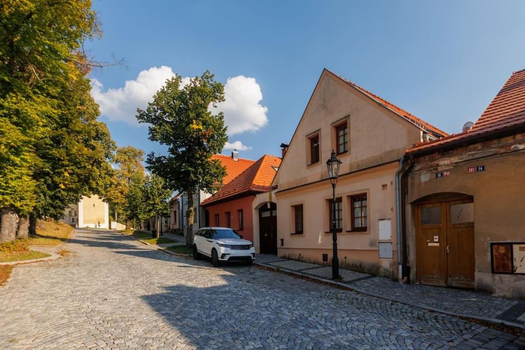 Entire house with garden near Prague