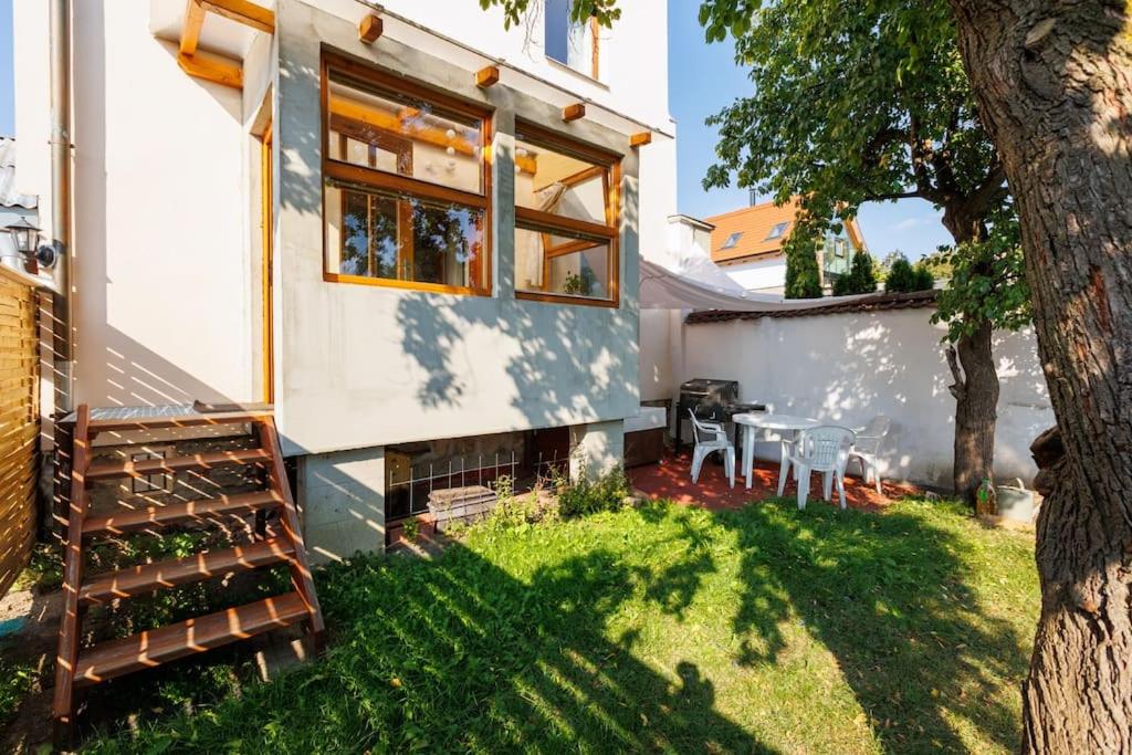 Entire house with garden near Prague