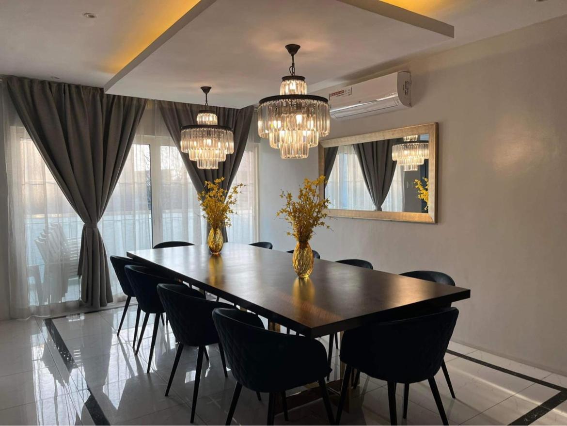 Luxury 4 Bedroom Apartment