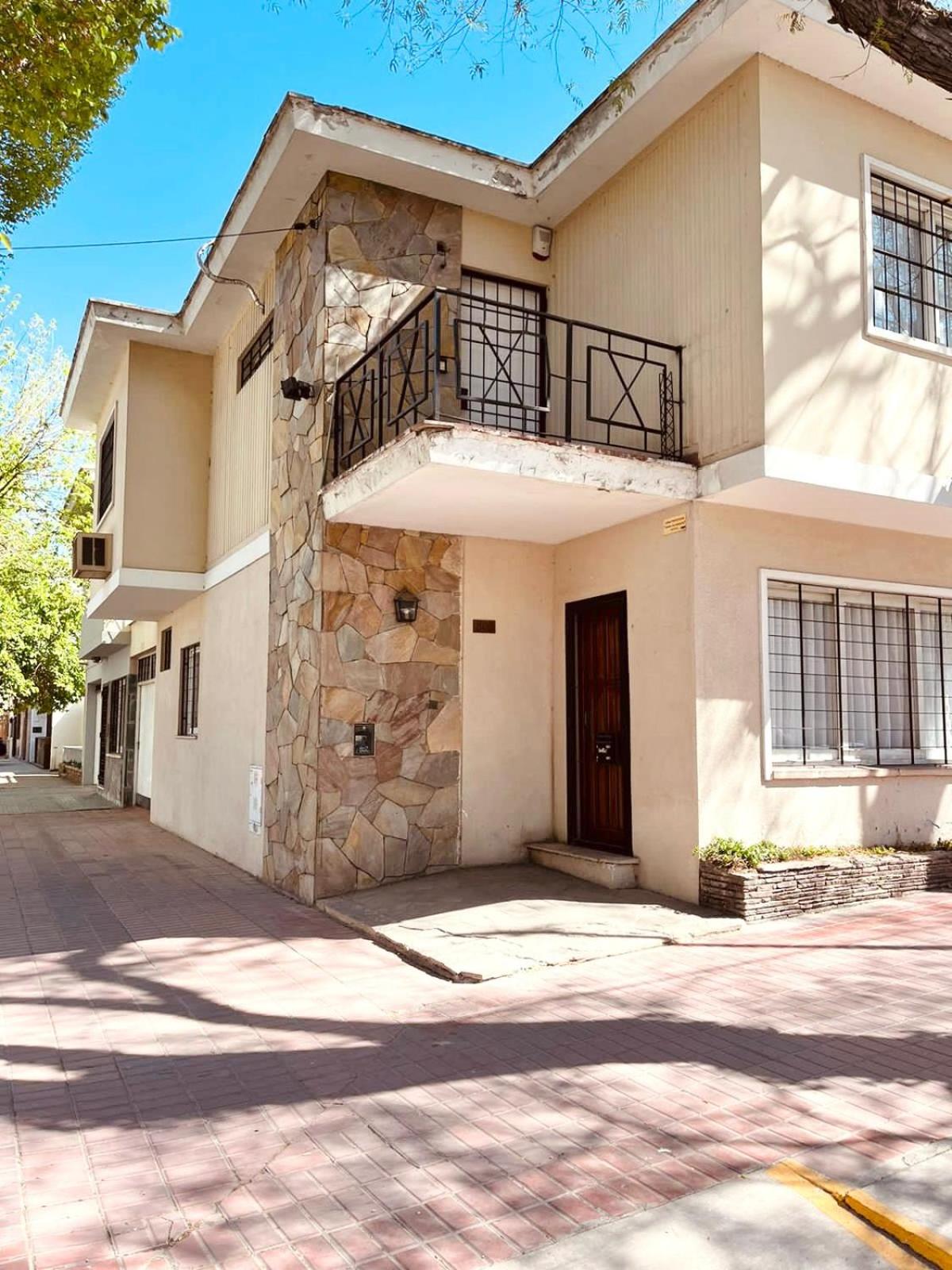 Linda y cómoda casa de tres habitaciones a metros del Parque General San Martín