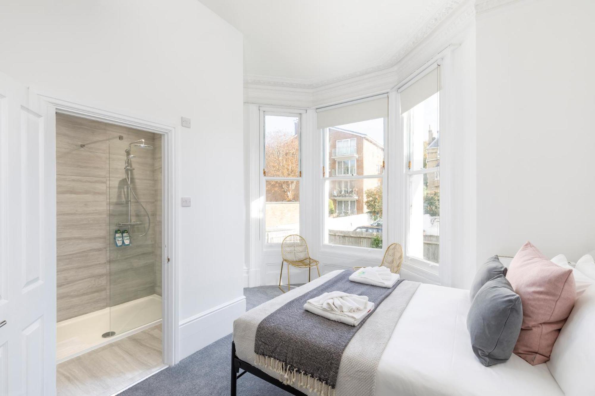 Lovely, modern & spacious 1-bed flat central Hove view 2