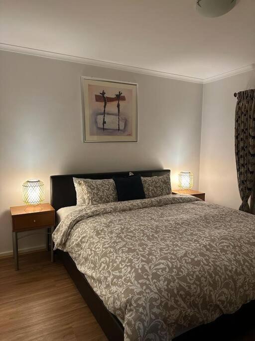 City Apartment - Free Parking, 3 bedrooms and 2 bathrooms
