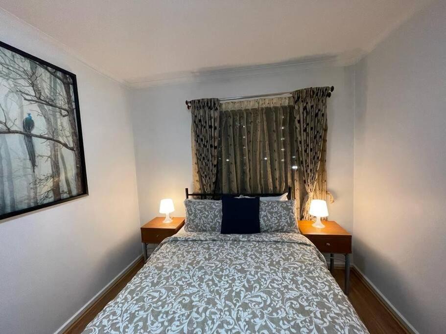 City Apartment - Free Parking, 3 bedrooms and 2 bathrooms