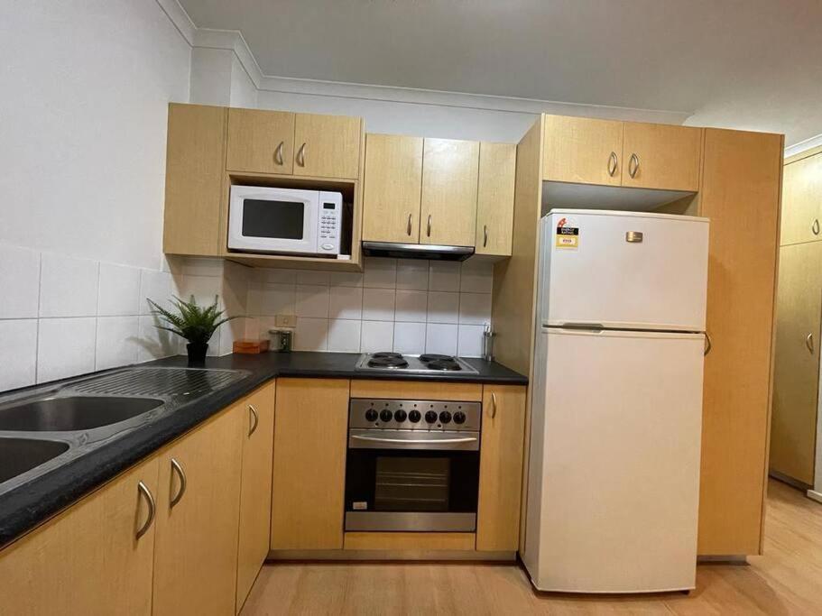 City Apartment - Free Parking, 3 bedrooms and 2 bathrooms