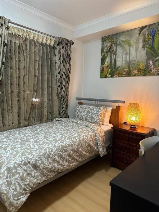 City Apartment - Free Parking, 3 bedrooms and 2 bathrooms