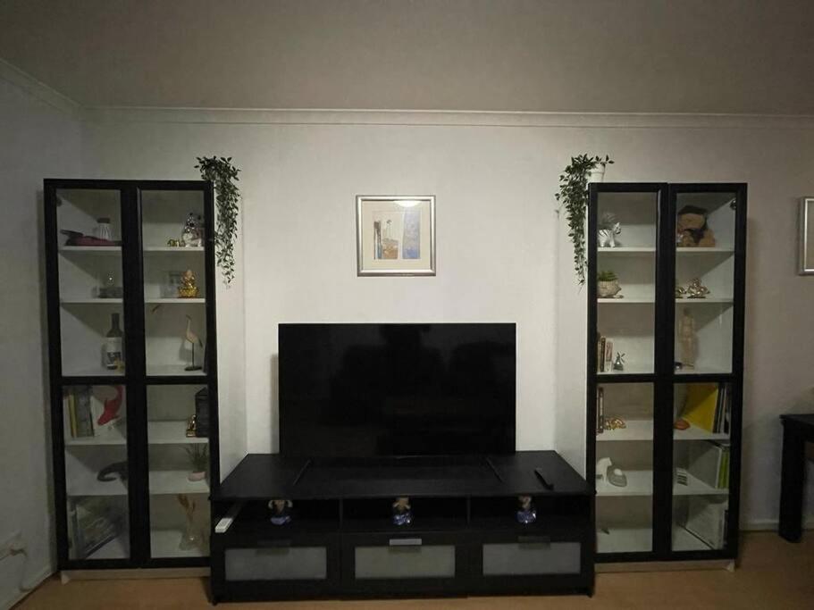 City Apartment - Free Parking, 3 bedrooms and 2 bathrooms