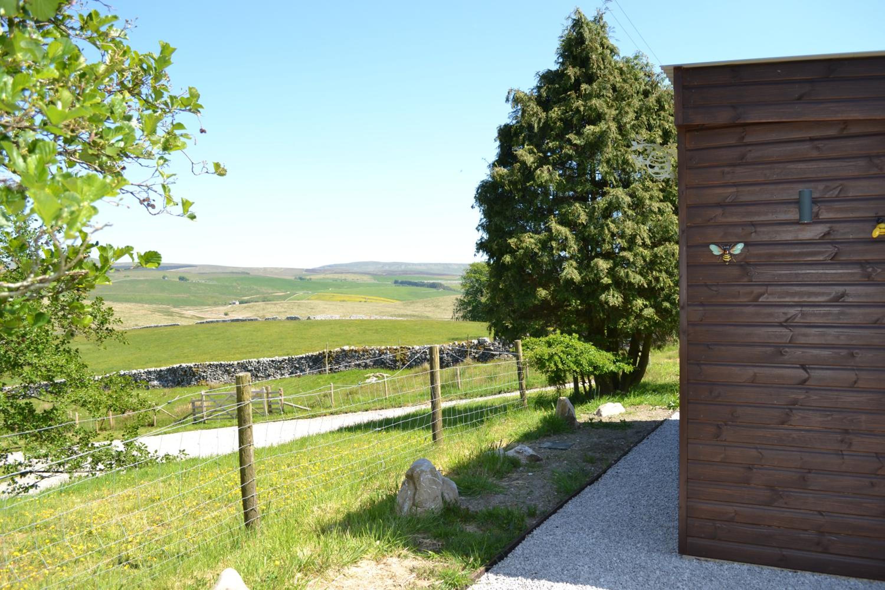 The Hive Lodge Cabin with 3 peak views, Ribblehead, Settle view 3