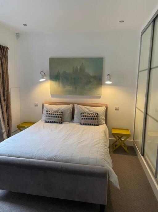 Barn conversion, Old Hatfield, Herts Just a few minutes walk to Hatfield train station and Hatfield House view 2