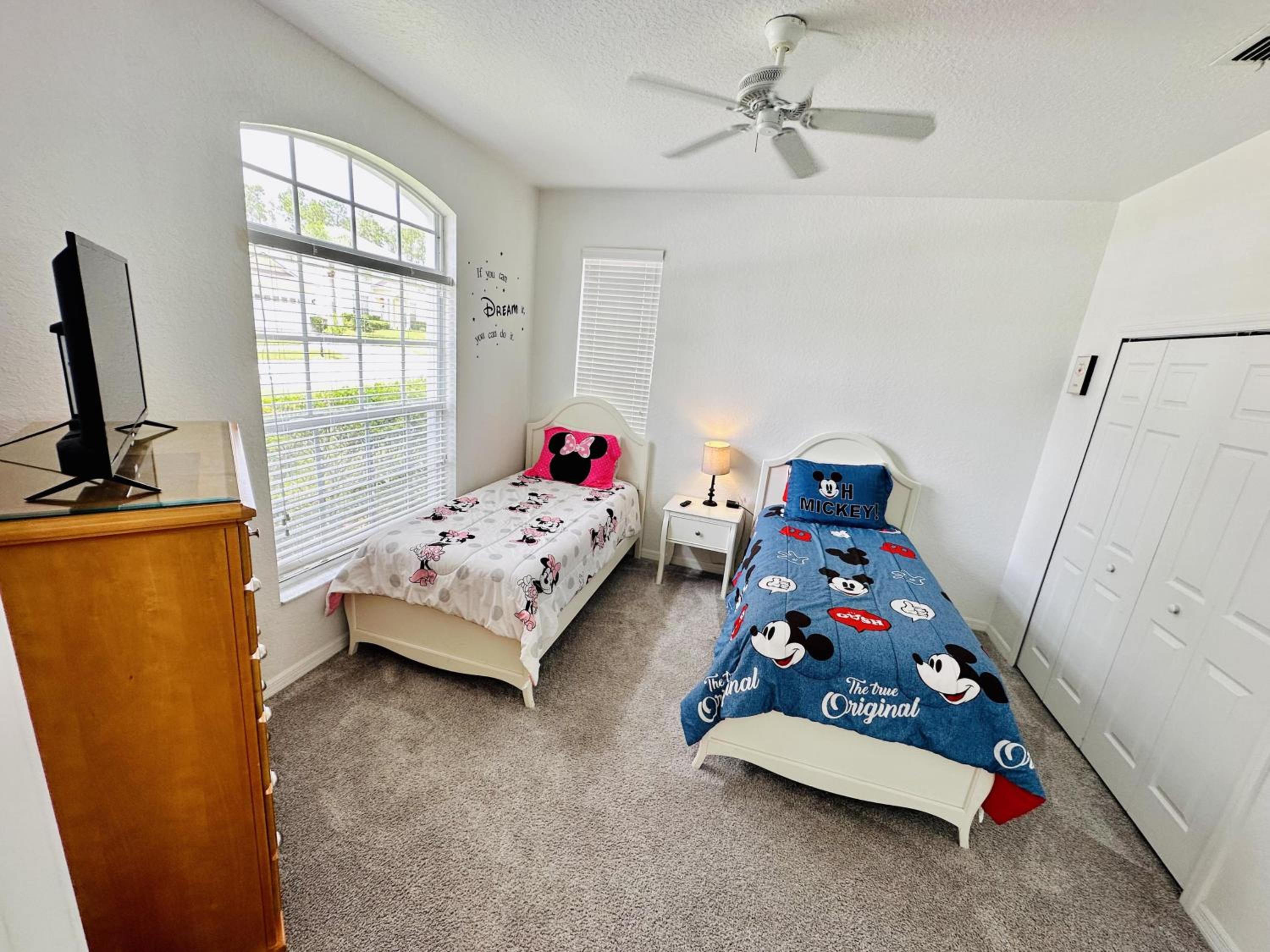 6 Bed Pool Home On Golf Community 208 view 3